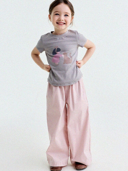 ピンクのストレートレッグロングパンツ（ウエストゴム、裾フリル）
