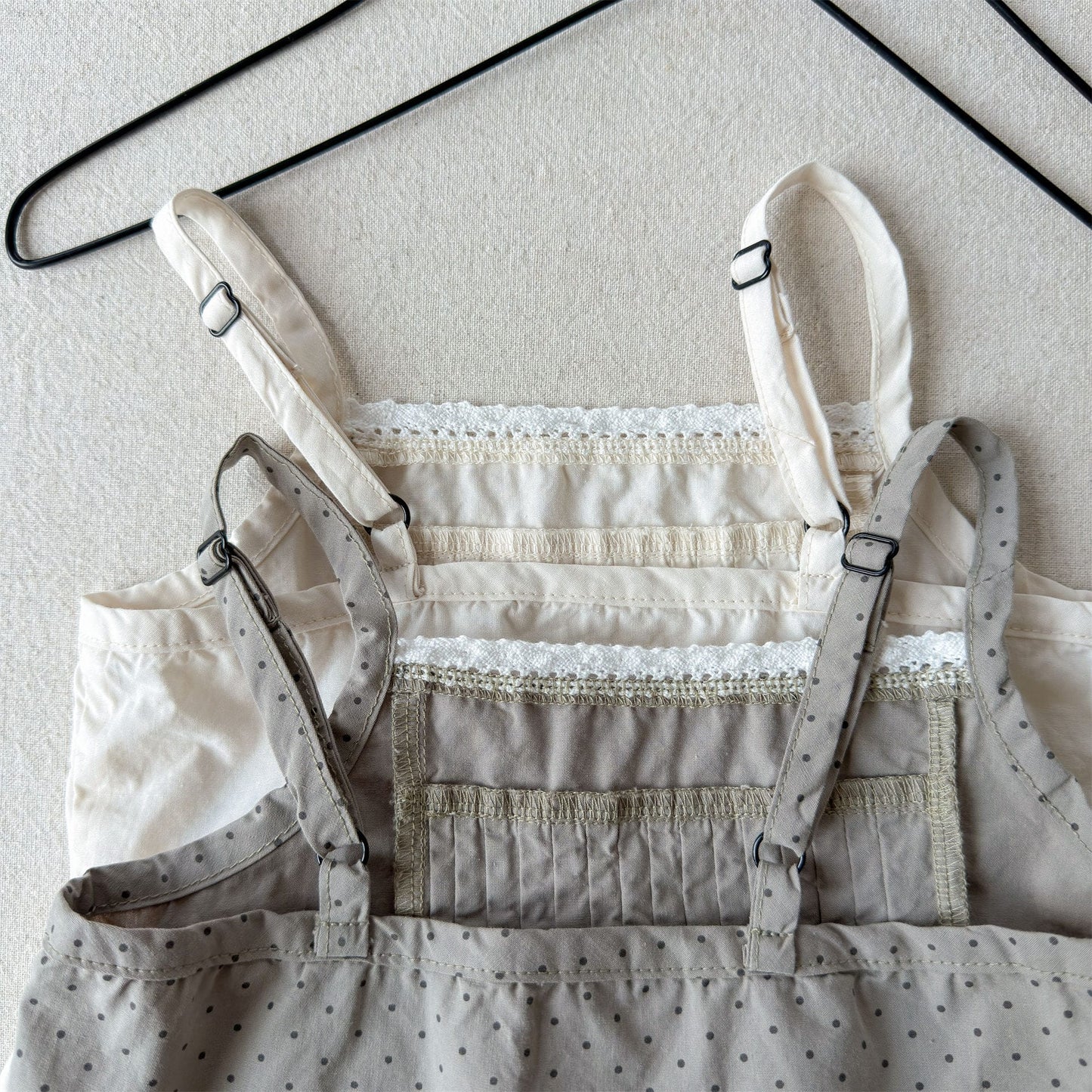Sleeveless Pin-tuck Lace Cami ドット ノースリーブキャミソール【mh0013450】 ADbaby タンクトップ・キャミソール・ノースリーブトップス