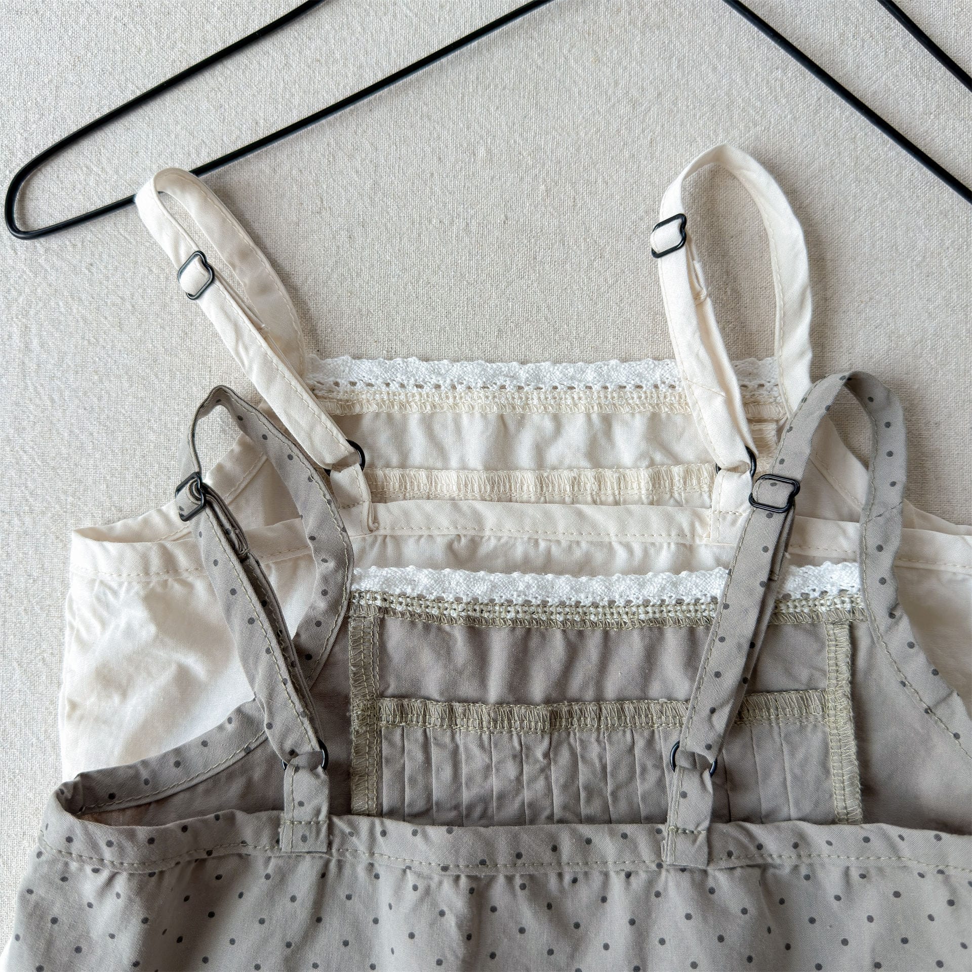 Sleeveless Pin-tuck Lace Cami ドット ノースリーブキャミソール【mh0013450】 ADbaby タンクトップ・キャミソール・ノースリーブトップス