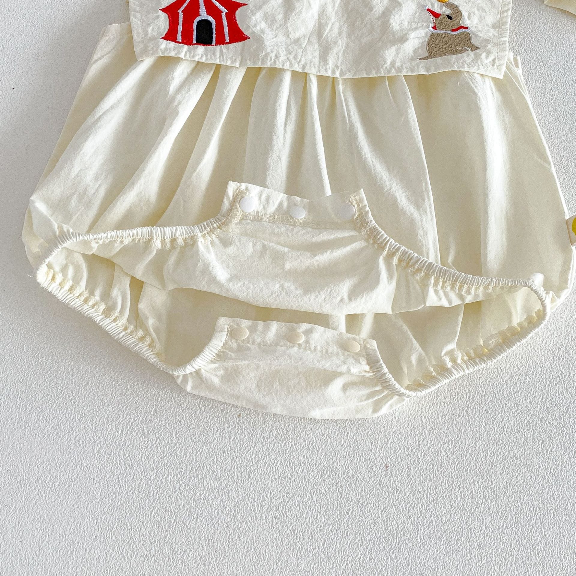 Sleeveless Ruffle Dress サーカス刺繍 ノースリーブロンパース 半袖ワンピース【mh0013430】 angou ノースリーブロンパース
