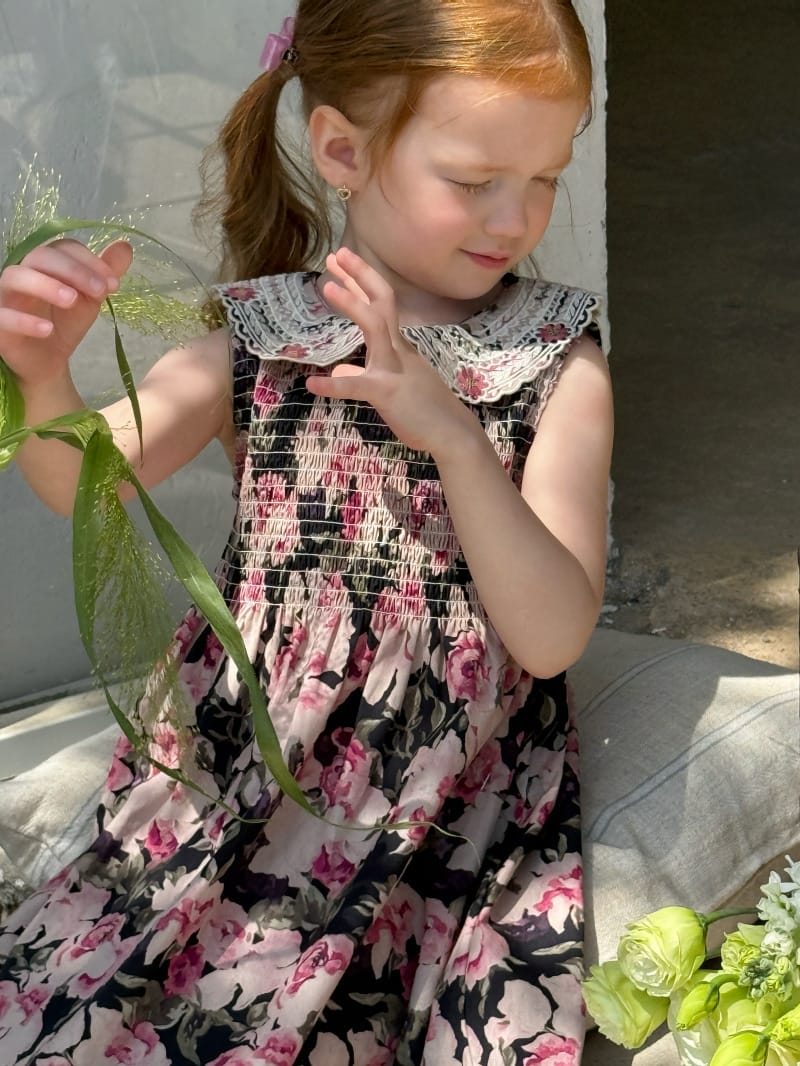 Smocked Embroidered Floral Dress レース襟 フラワー ノースリーブワンピース【mh0012797】 Chengle ノースリーブワンピース