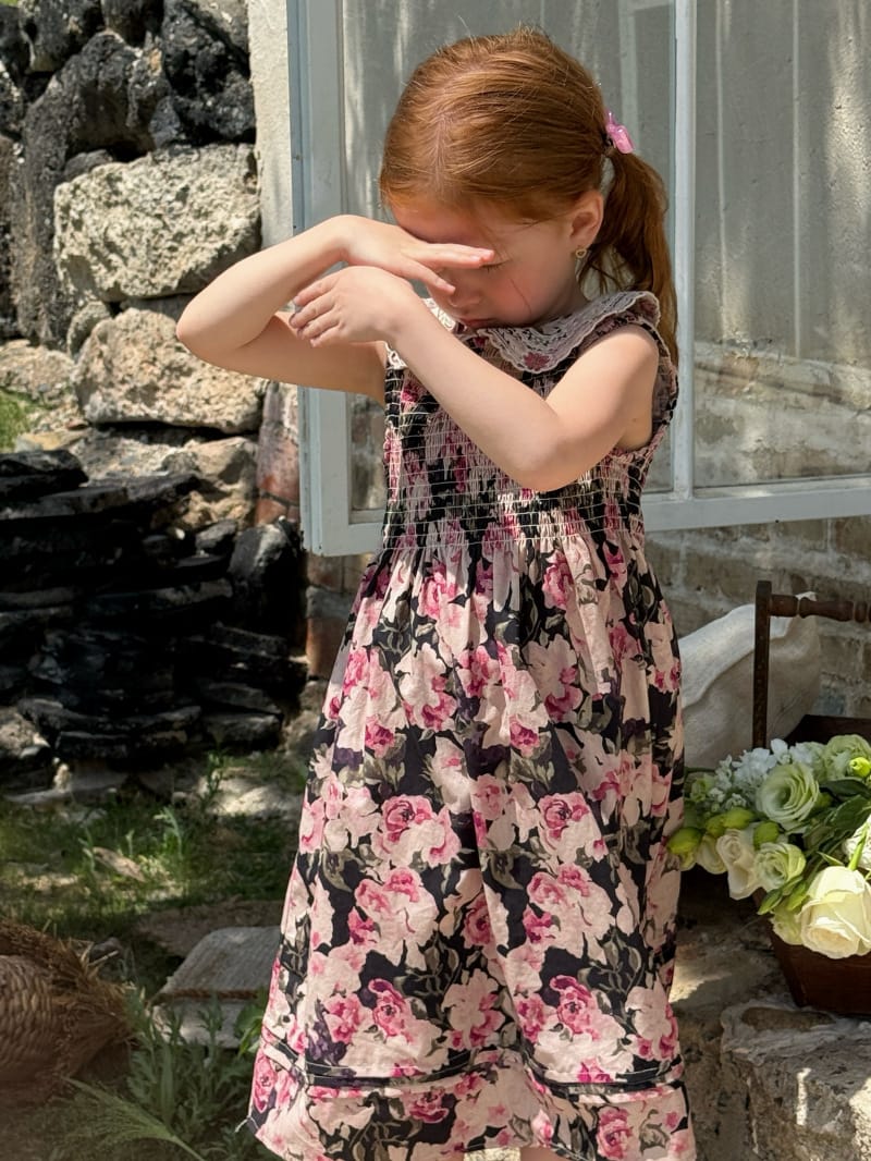 Smocked Embroidered Floral Dress レース襟 フラワー ノースリーブワンピース【mh0012797】 Chengle ノースリーブワンピース