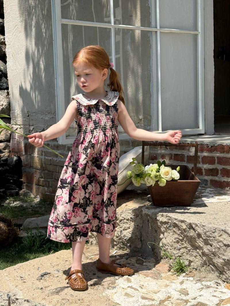 Smocked Embroidered Floral Dress レース襟 フラワー ノースリーブワンピース【mh0012797】 Chengle ノースリーブワンピース