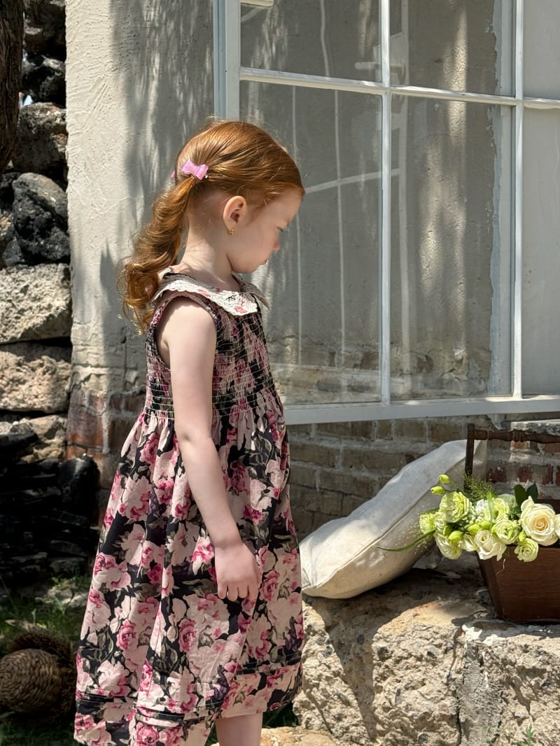 Smocked Embroidered Floral Dress レース襟 フラワー ノースリーブワンピース【mh0012797】 Chengle ノースリーブワンピース