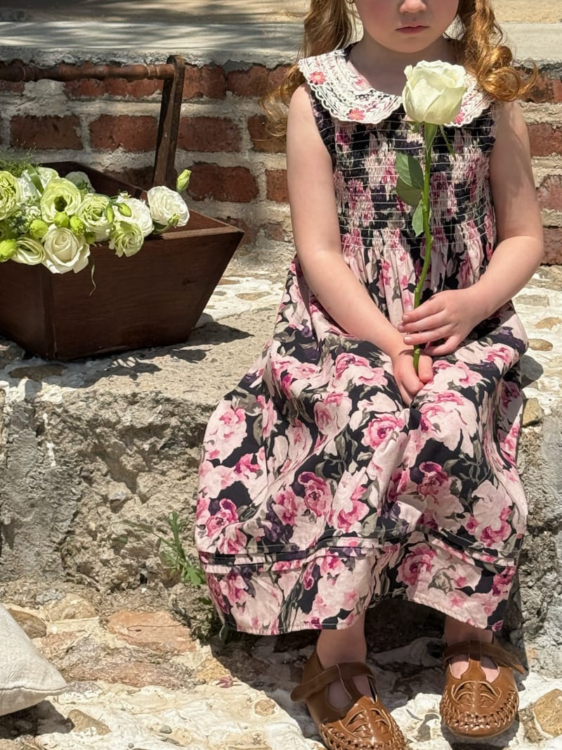 Smocked Embroidered Floral Dress レース襟 フラワー ノースリーブワンピース【mh0012797】 Chengle ノースリーブワンピース