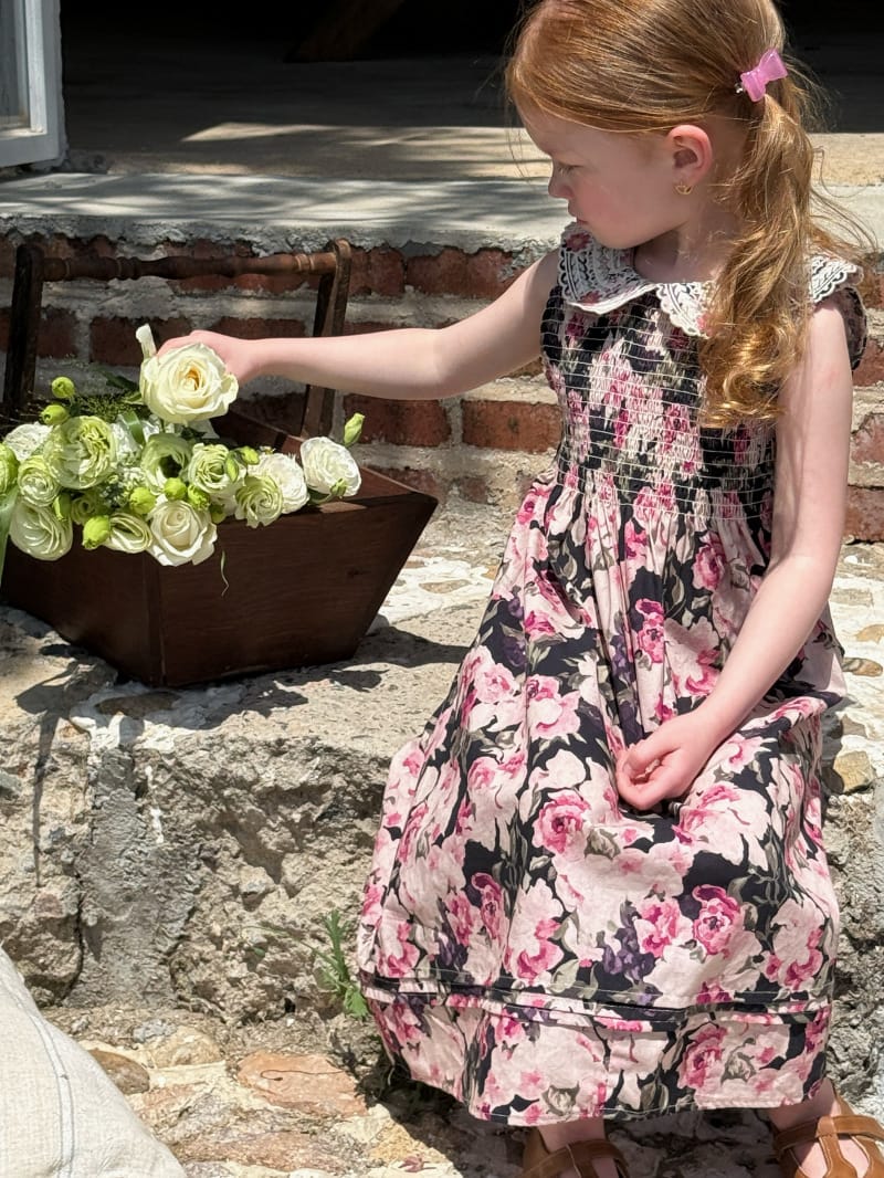 Smocked Embroidered Floral Dress レース襟 フラワー ノースリーブワンピース【mh0012797】 Chengle ノースリーブワンピース