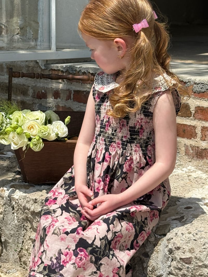 Smocked Embroidered Floral Dress レース襟 フラワー ノースリーブワンピース【mh0012797】 Chengle ノースリーブワンピース