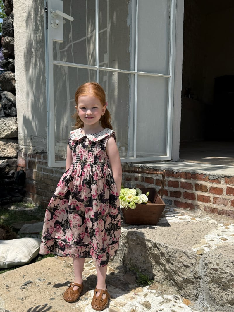 Smocked Embroidered Floral Dress レース襟 フラワー ノースリーブワンピース【mh0012797】 Chengle ノースリーブワンピース