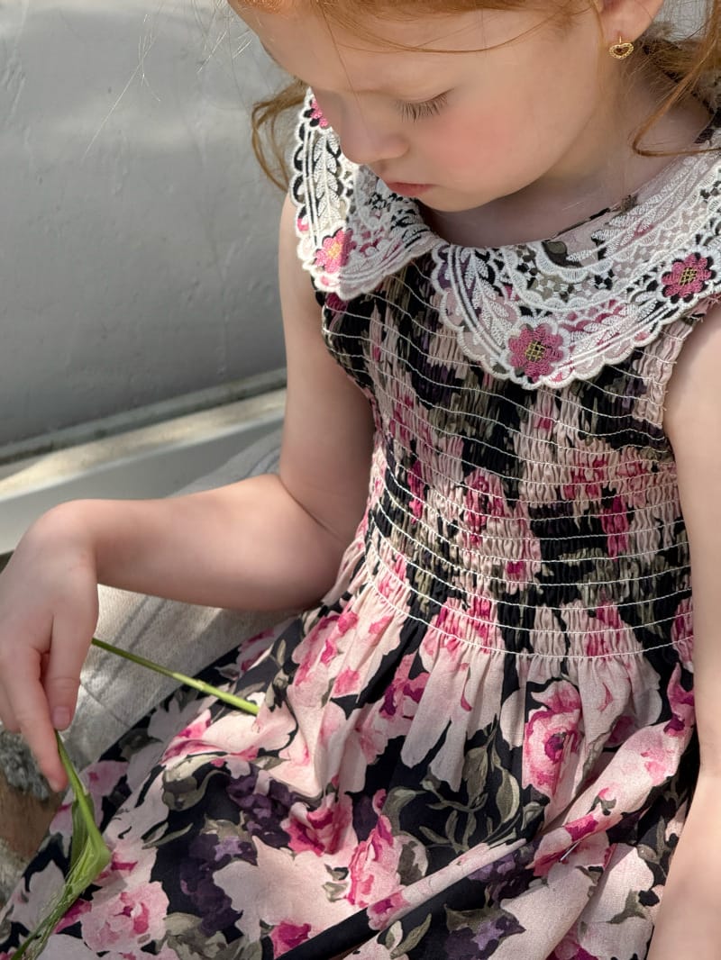 Smocked Embroidered Floral Dress レース襟 フラワー ノースリーブワンピース【mh0012797】 Chengle ノースリーブワンピース
