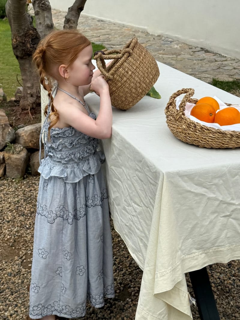 Smocked Halterneck Maxi Dress ストライプ フラワー刺繍 ノースリーブワンピース【mh0012825】 Chengle ノースリーブワンピース