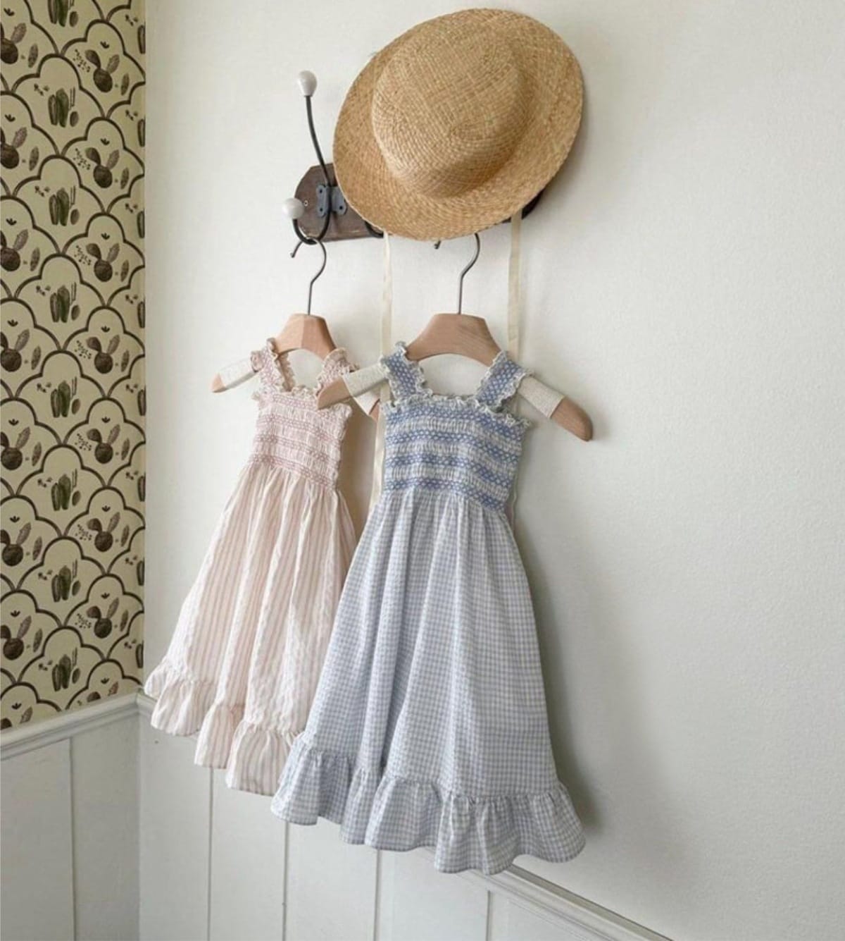 Smocked Ruffle Hem Dress ノースリーブワンピース【mh0013208】 BBAMMA ノースリーブワンピース