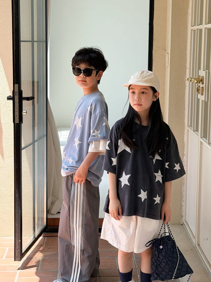 星柄プリントのルーズ半袖Tシャツ（ダークグレー）フロント