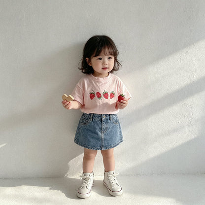 ピンクのいちご柄半袖Tシャツ