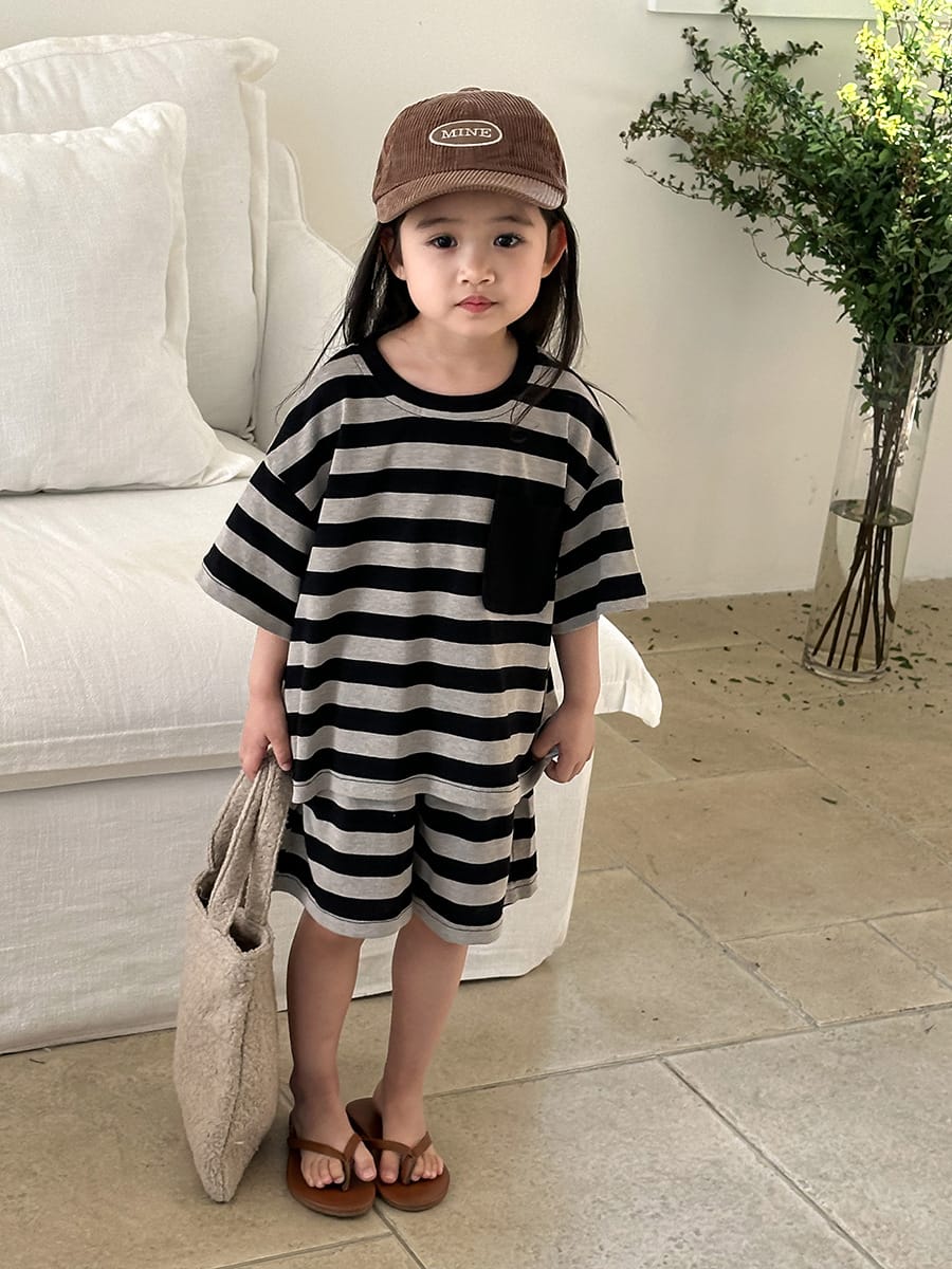Striped Wide Pocket Short Sleeve Shorts Set ボーダー 半袖Tシャツ ハーフパンツ セット【mh0013467】 Black / 80cm Jiaye Kids 半袖セットアップ