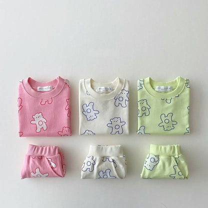 3色展開のベビー用 くま総柄 半袖Tシャツ＆ショートパンツセット