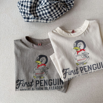 キッズ半袖Tシャツ（グレー/ホワイト系）ペンギンロゴ風デザイン