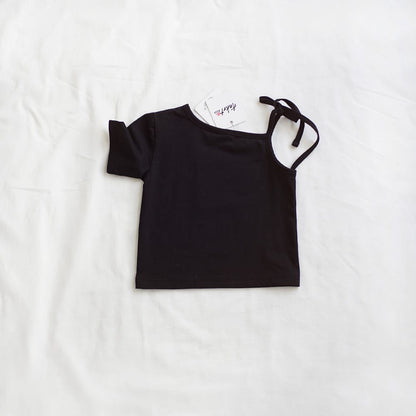 キッズ用黒のワンショルダーリボン半袖Tシャツ（リボン結び目付き）