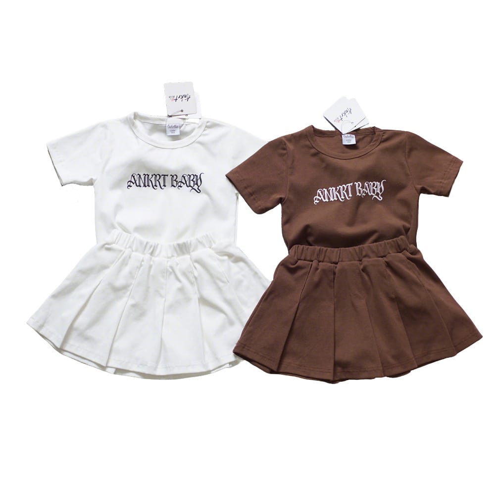 キッズ フロントロゴプリント 半袖Tシャツ プリーツスカート セット【mh0013827】 ANKRT 半袖セットアップ