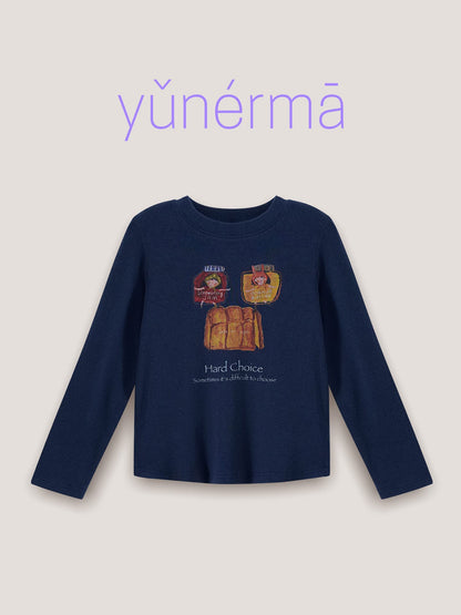 ネイビーのキッズ長袖Tシャツ、フロントにハードチョイス風プリント
