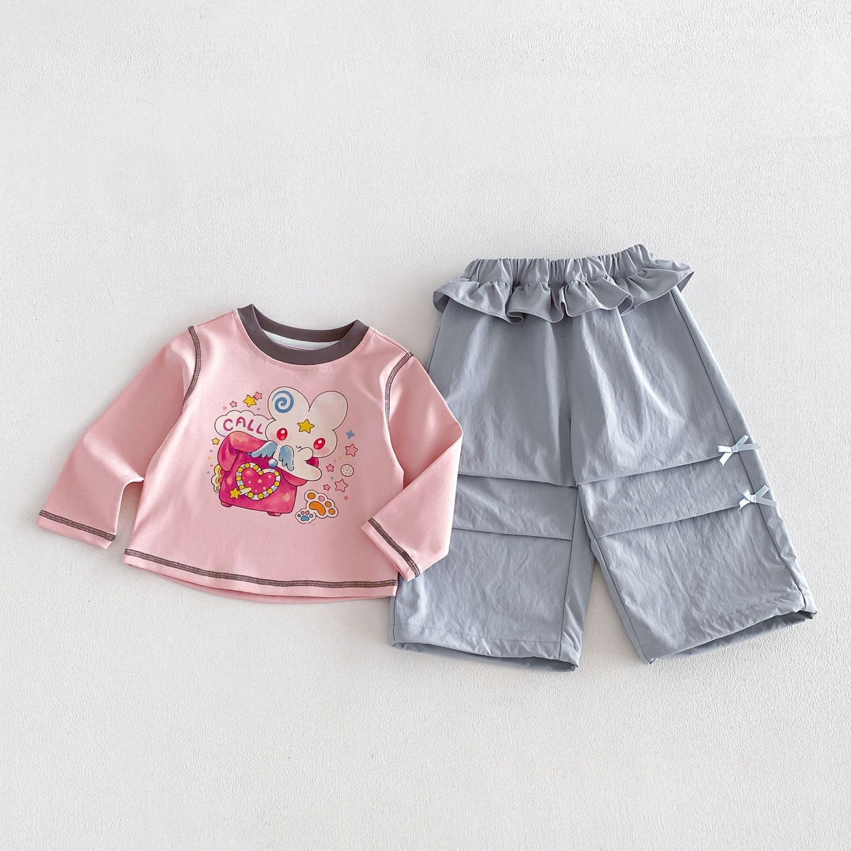 キッズ用キャラクタープリント長袖Tシャツ ピンク＋グレーのパンツ風ショート