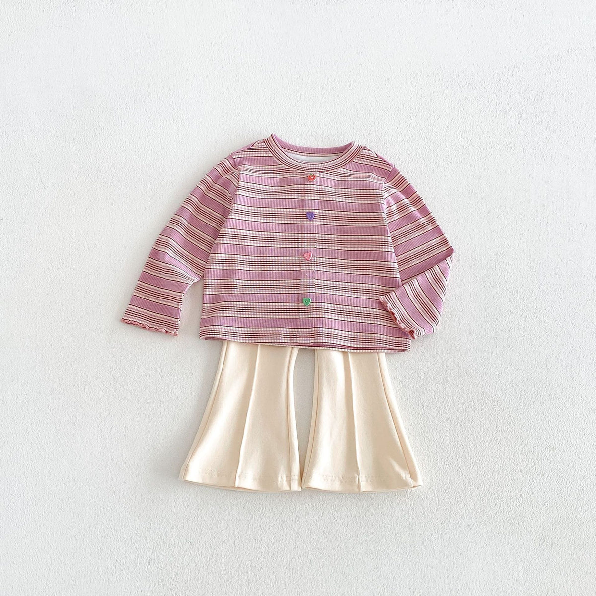 キッズ用ボーダー長袖Tシャツ（ピンク）＋アイボリースカート。ボタン付き