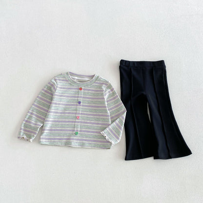 キッズ用ボーダー長袖Tシャツ（ミントグリーン）＋ネイビースカート。ボタン付き