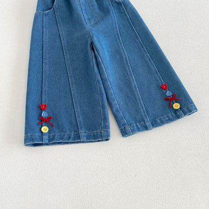 キッズ デニムパンツ 両裾アップ 赤いリボン刺繍と木目調ボタン