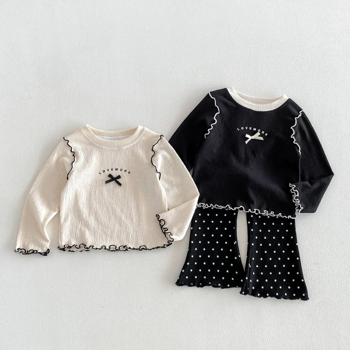 キッズ ロゴプリント長袖Tシャツ2枚＋フレアパンツ（白×黒、ドット柄）
