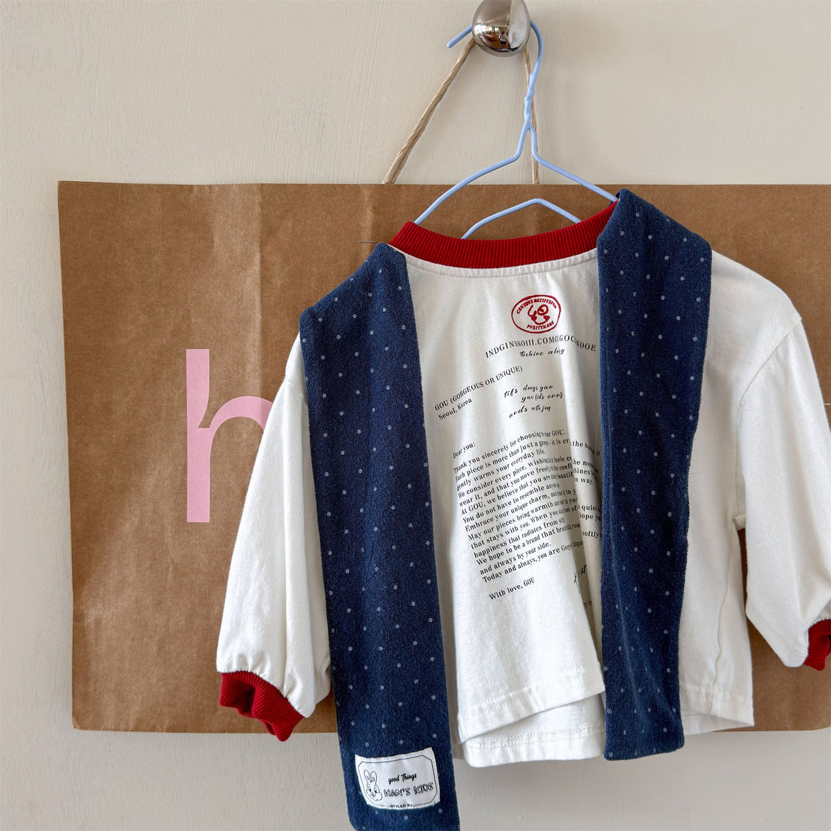 配色リンガー長袖Tシャツ（白×ネイビー）英字プリント、袖の配色切替