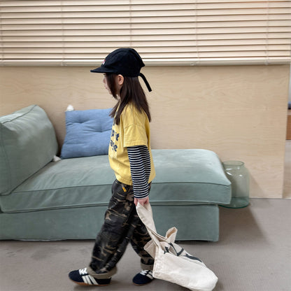 キッズ長袖Tシャツ（イエロー）背面、ボーダー袖とルーズシルエット