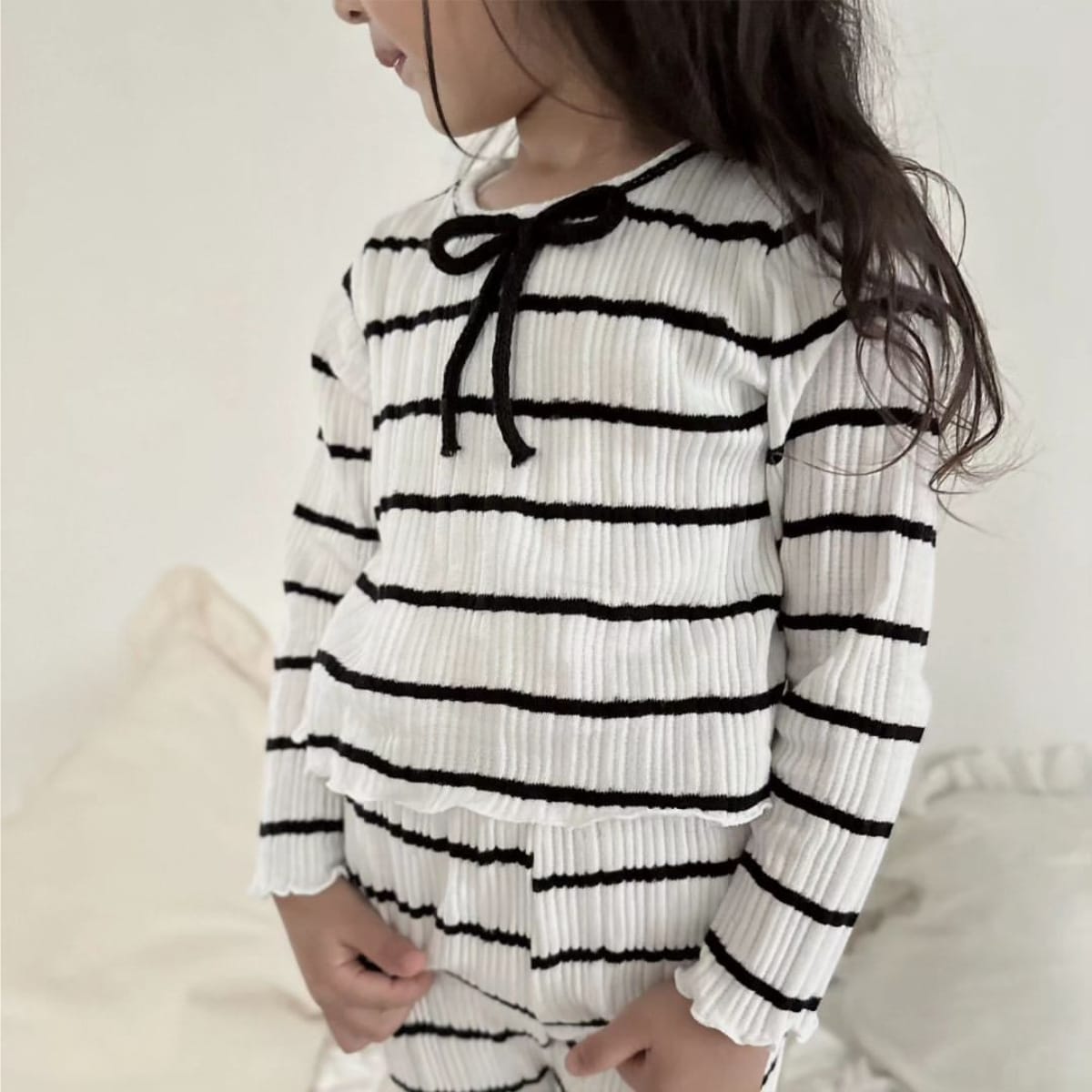 ベビー ボーダー リボン 長袖Tシャツ フレアパンツ【mh0014396】 Black-White Set / 66cm BBAMMA 長袖セットアップ