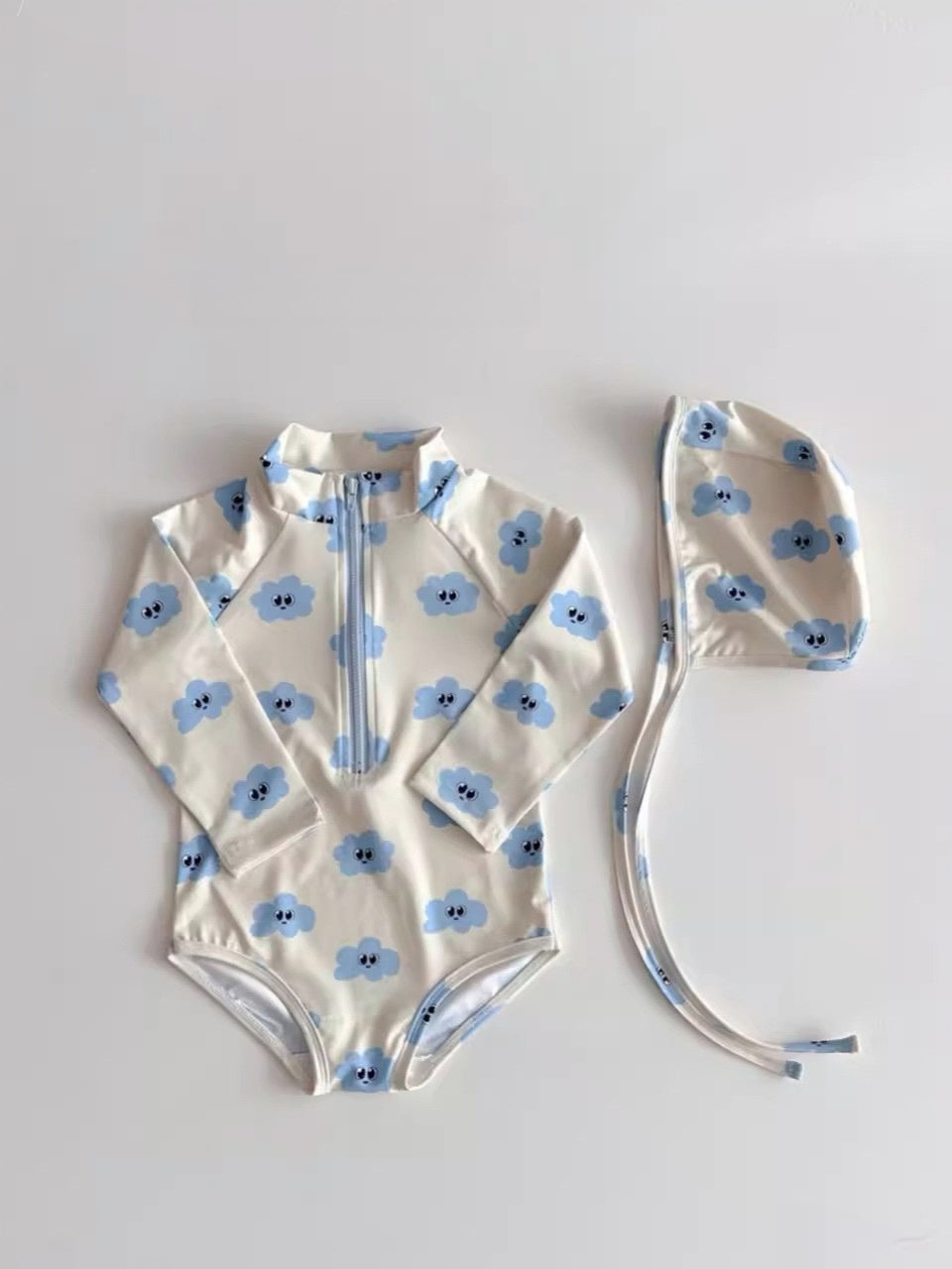 Cloud Graphics Zip Swimsuit 長袖ワンピース水着 スイムキャップセット【mh0012927】