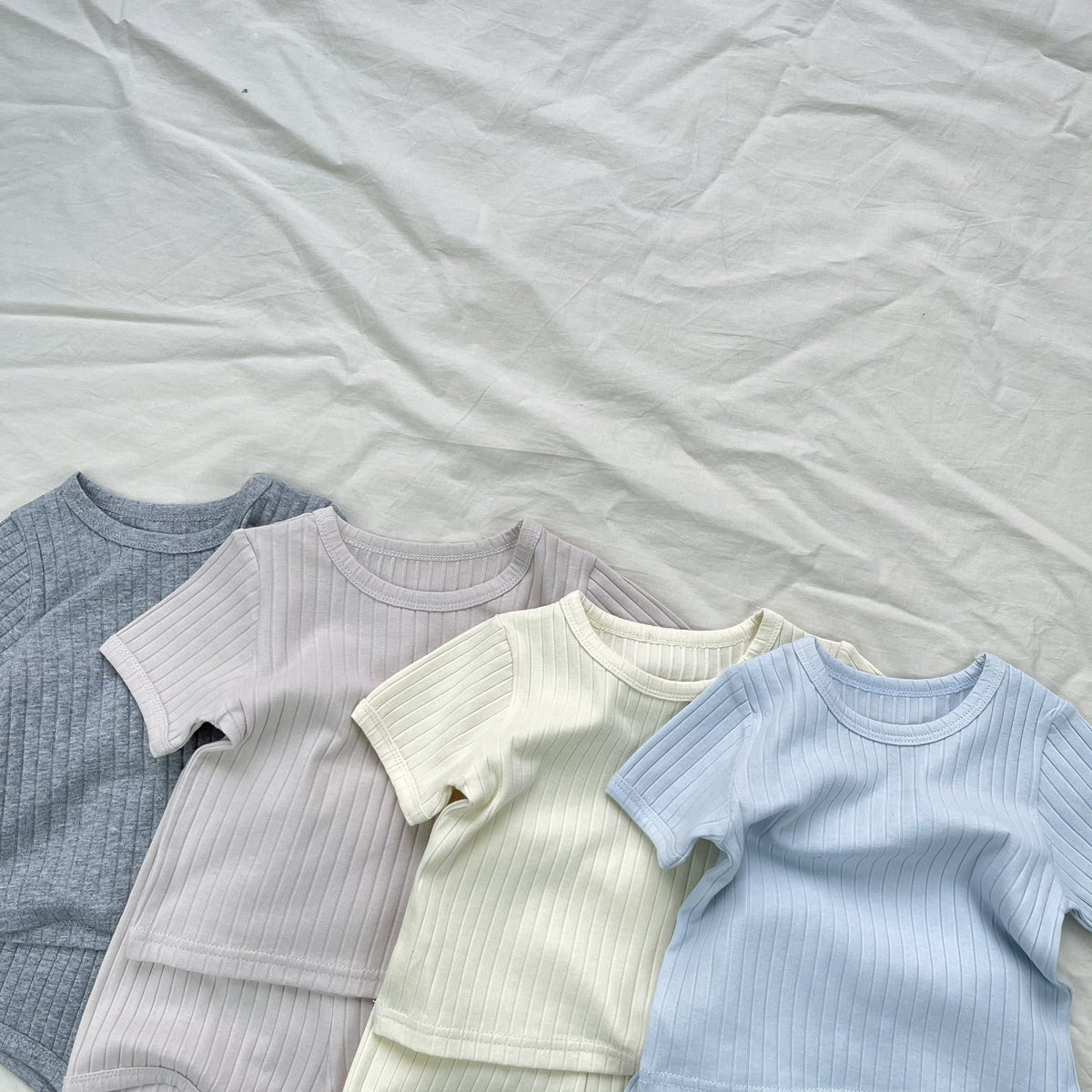 Textured Solid Color Set 半袖Tシャツ ショートパンツ【mh0012899】 yi nian ni 半袖セットアップ