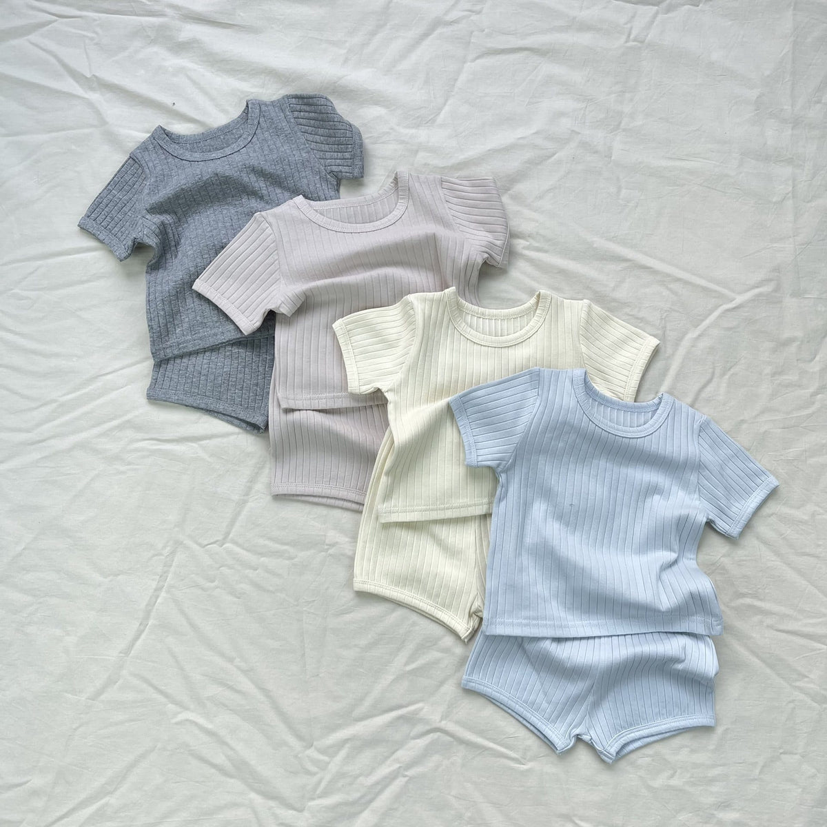 Textured Solid Color Set 半袖Tシャツ ショートパンツ【mh0012899】 yi nian ni 半袖セットアップ