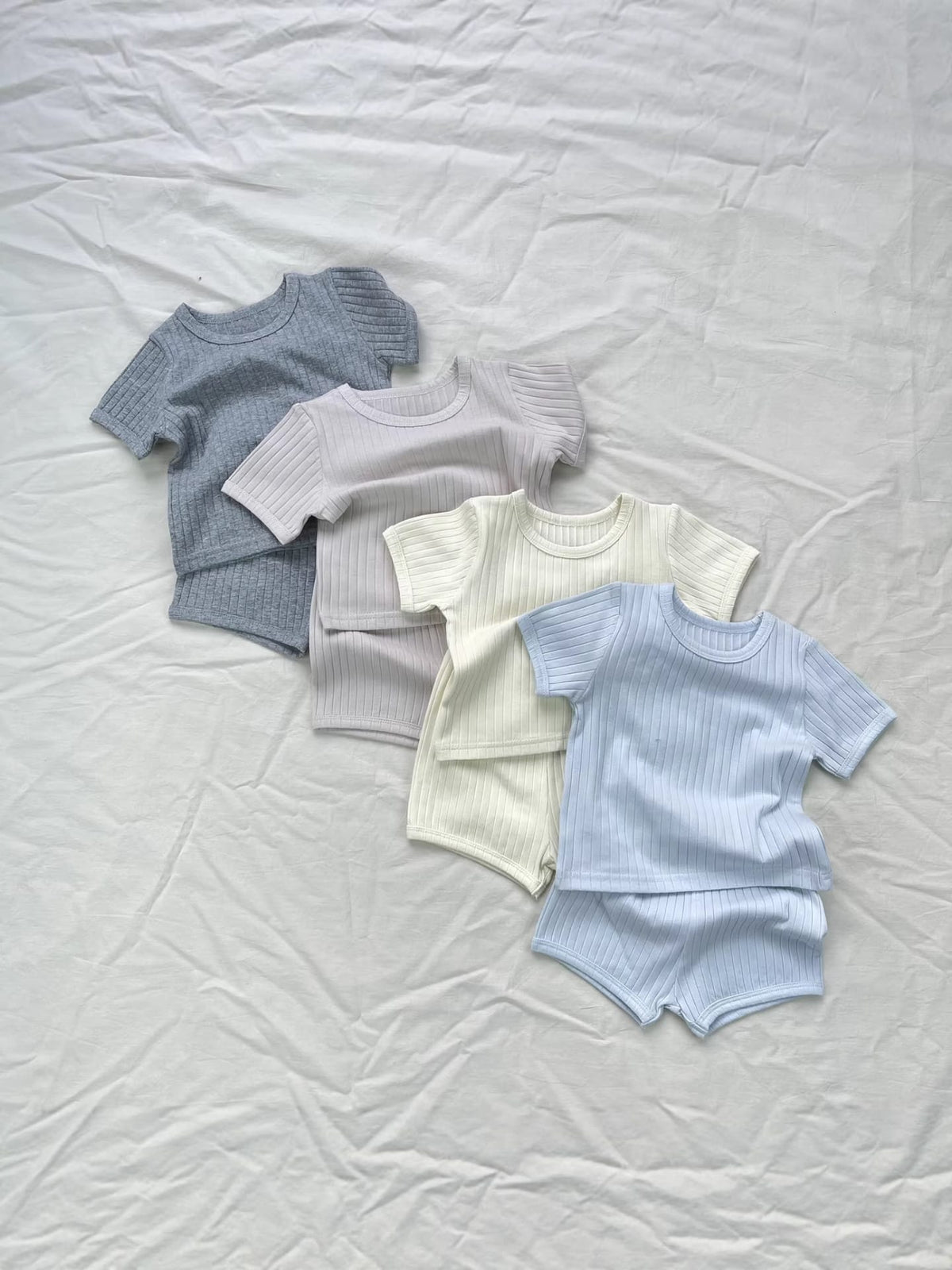 Textured Solid Color Set 半袖Tシャツ ショートパンツ【mh0012899】 yi nian ni 半袖セットアップ