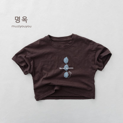 ダークブラウンの半袖Tシャツ、レモンのフロントプリント
