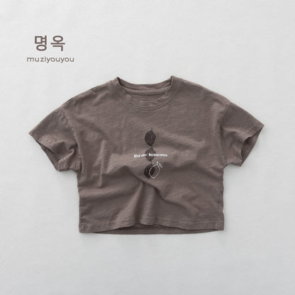 グレーの半袖Tシャツ、レモン柄のフロントプリント