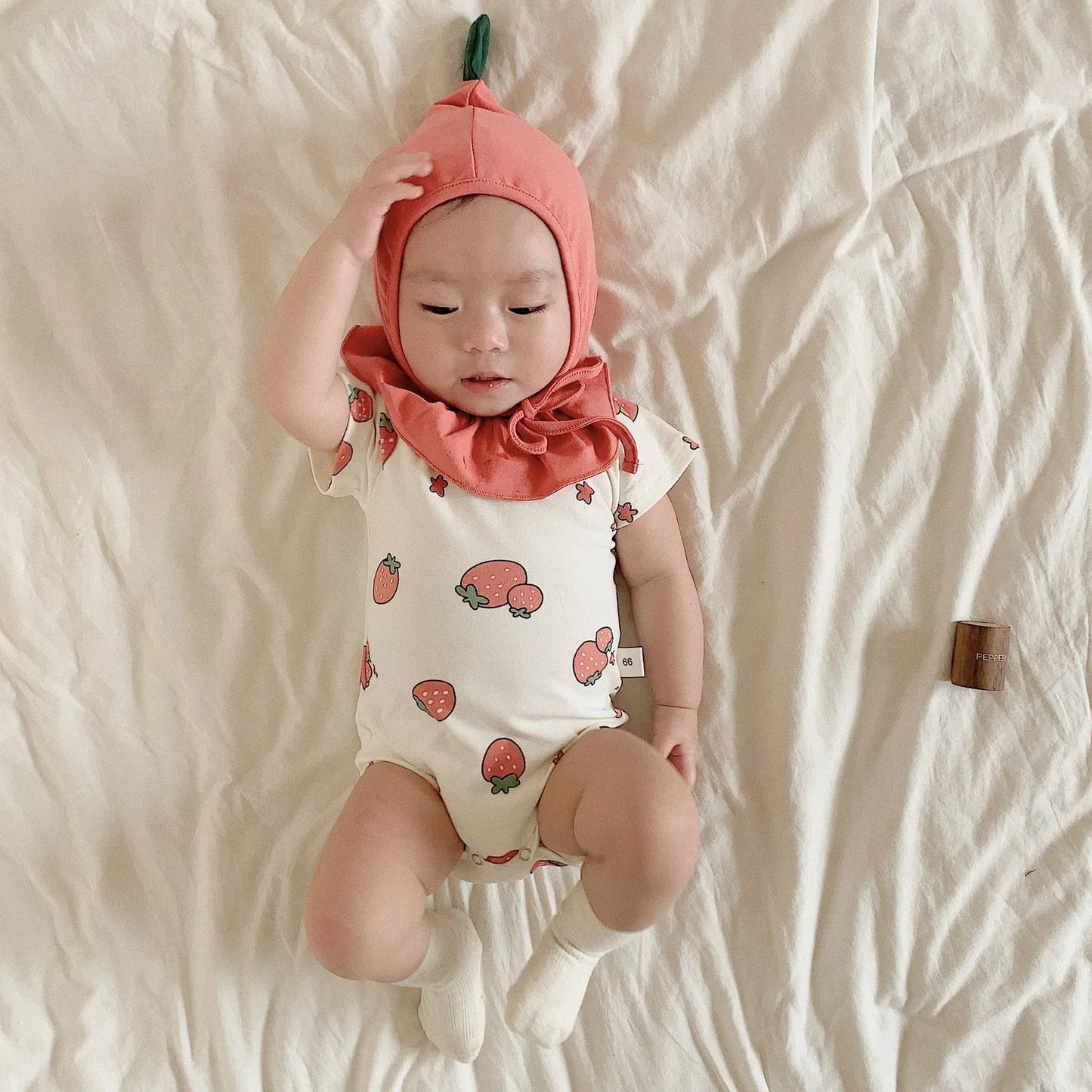 半袖ロンパース strawberry / 66cm 0-6m ベビーロンパース いちご 苺 ストロベリーコスチューム 半袖ボディスーツ  ボンネット帽子セット【mh0005075】