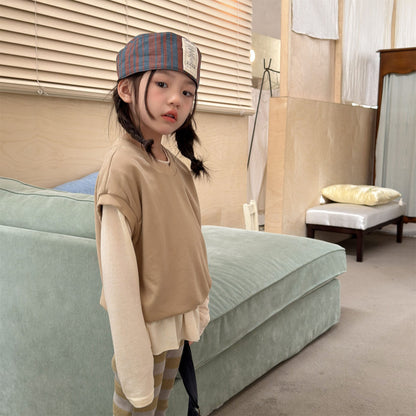 キッズ用ルーズVネック スウェットベスト（カーキ）胸元のVネック