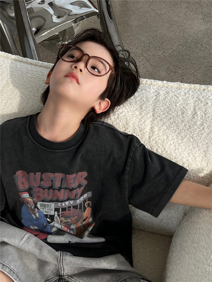 ダークグレーの半袖Tシャツ、前面にアニマル柄の大きなロゴプリント