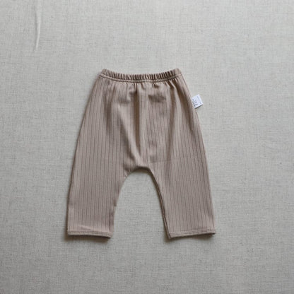 リブ編みロングパンツ、伸縮ウエストとワイドなシルエット、タグ付き