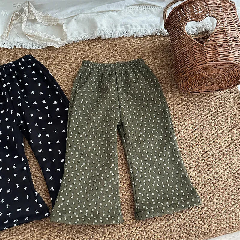 ロングパンツ・スウェットパンツ キッズパンツ フラワープリント裏フリースロングフレアパンツ【mh0007915】