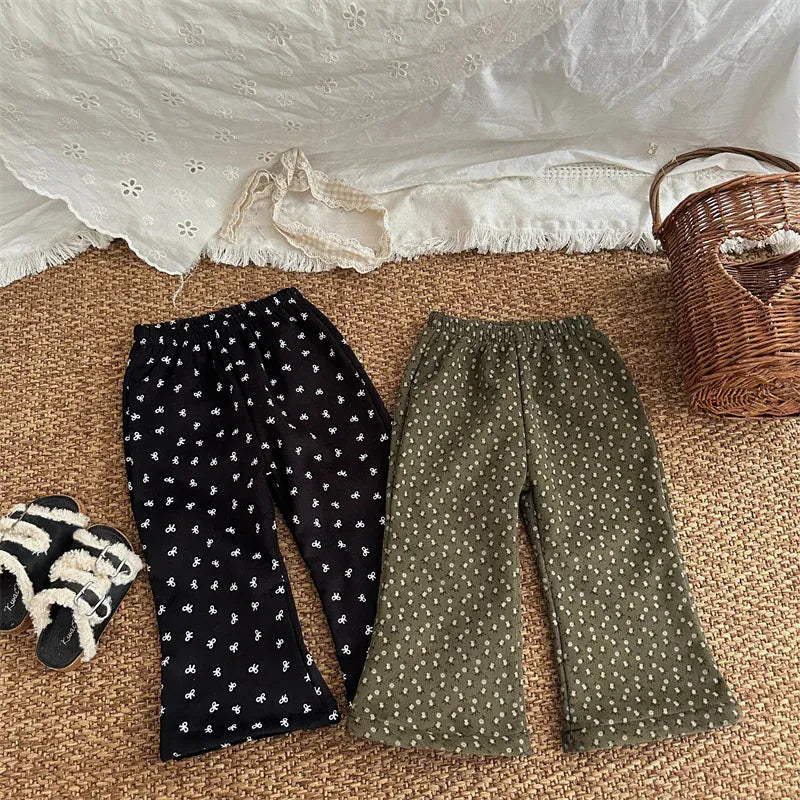 ロングパンツ・スウェットパンツ キッズパンツ フラワープリント裏フリースロングフレアパンツ【mh0007915】