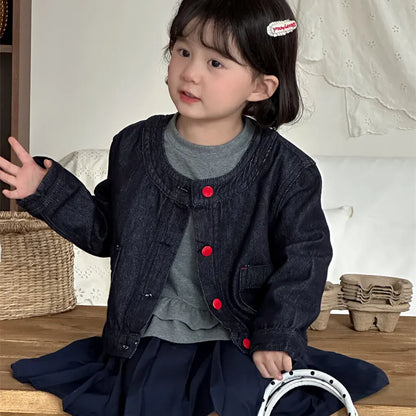 ショートコート・ジャケット・ジャンパー ボタンアクセントノーカラーショートデニムジャケット【mh0011271】