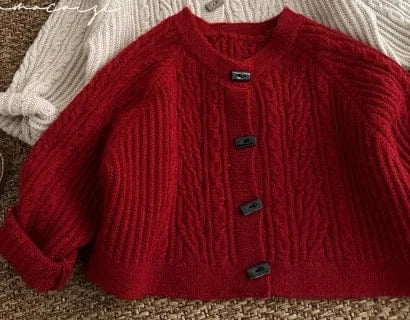 カーディガン・パーカー Red / 80cm 9-12M キッズカーディガン ウッドボタンアラン編みケーブルニットジャケット 2カラー【mh0007554】