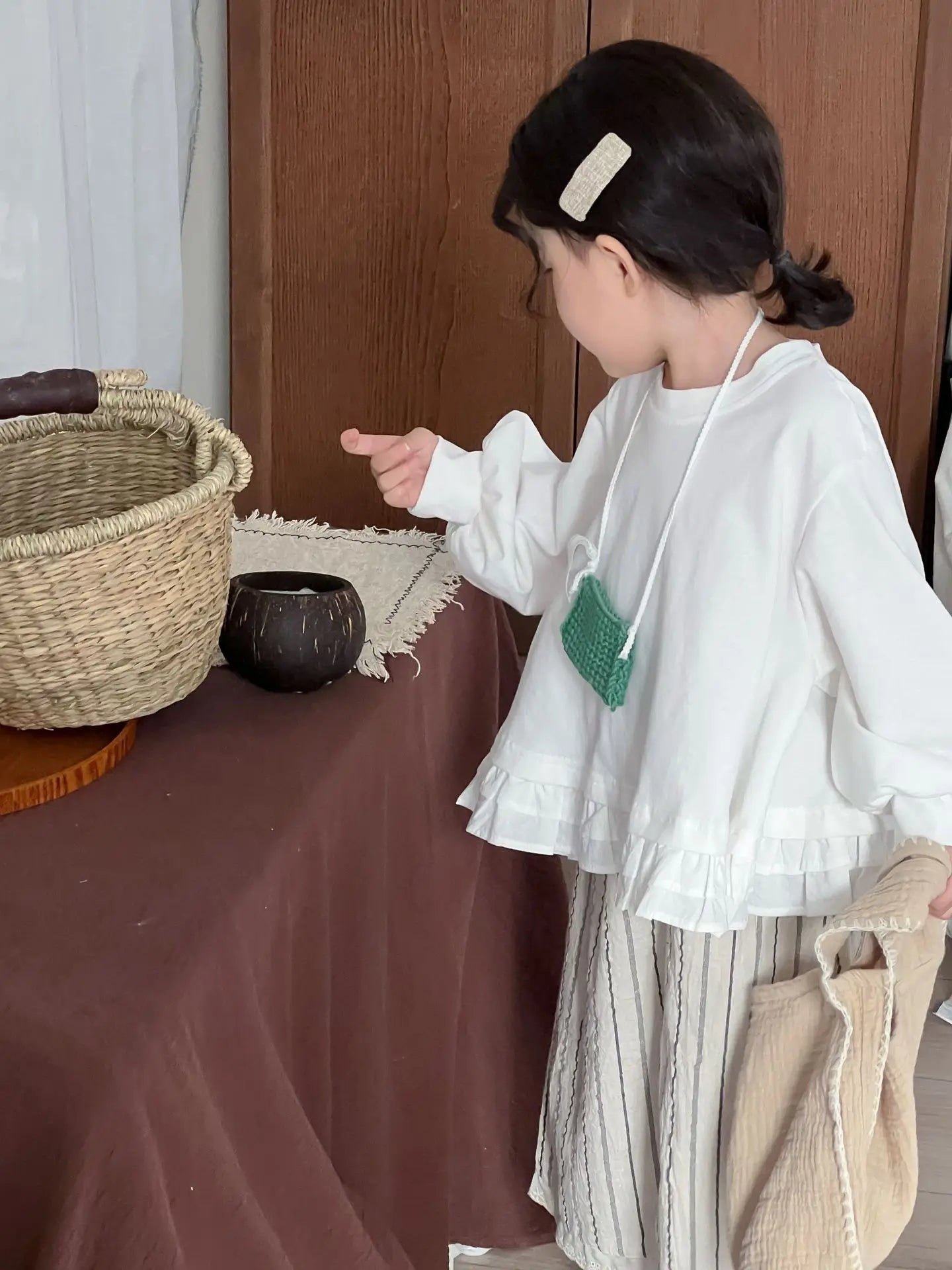 長袖シャツ・ブラウス キッズトップス 裾フリルドロップショルダー長袖パフスリーブTシャツ【mh0008903】