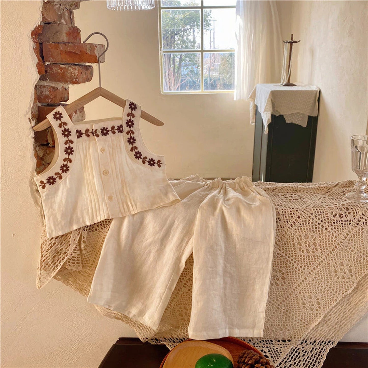 -キッズ セットアップ フラワー 刺繍 ノースリーブ ブラウス ワイド パンツ - mamahalo shop - ノースリーブセットアップ -  べビー服 - 子供服 - 男の子 - 女の子