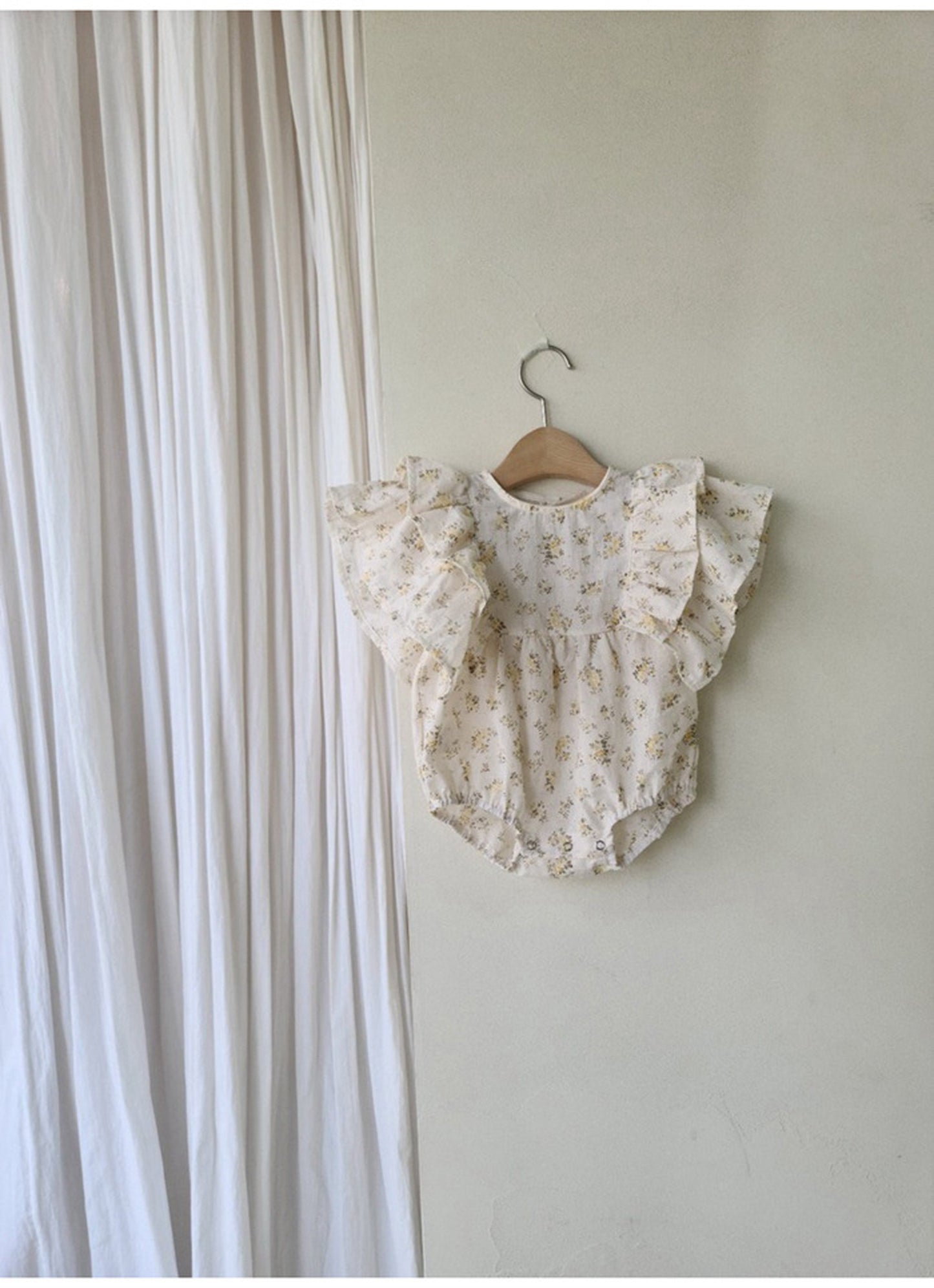 -ベビー ラッフルフリル バタフライスリーブ フラワー 無地 ロンパース - mamahalo shop - 半袖ロンパース -  べビー服 - 子供服 - 男の子 - 女の子