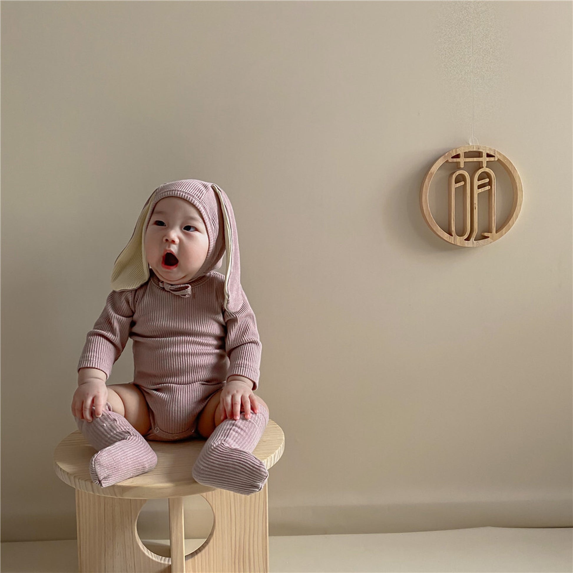 -ベビーロンパース しっぽ付き 長袖ロンパース うさ耳帽子 お揃い靴下 3点セット【mh0000384】 - mamahalo shop - 長袖ロンパース -  べビー服 - 子供服 - 男の子 - 女の子