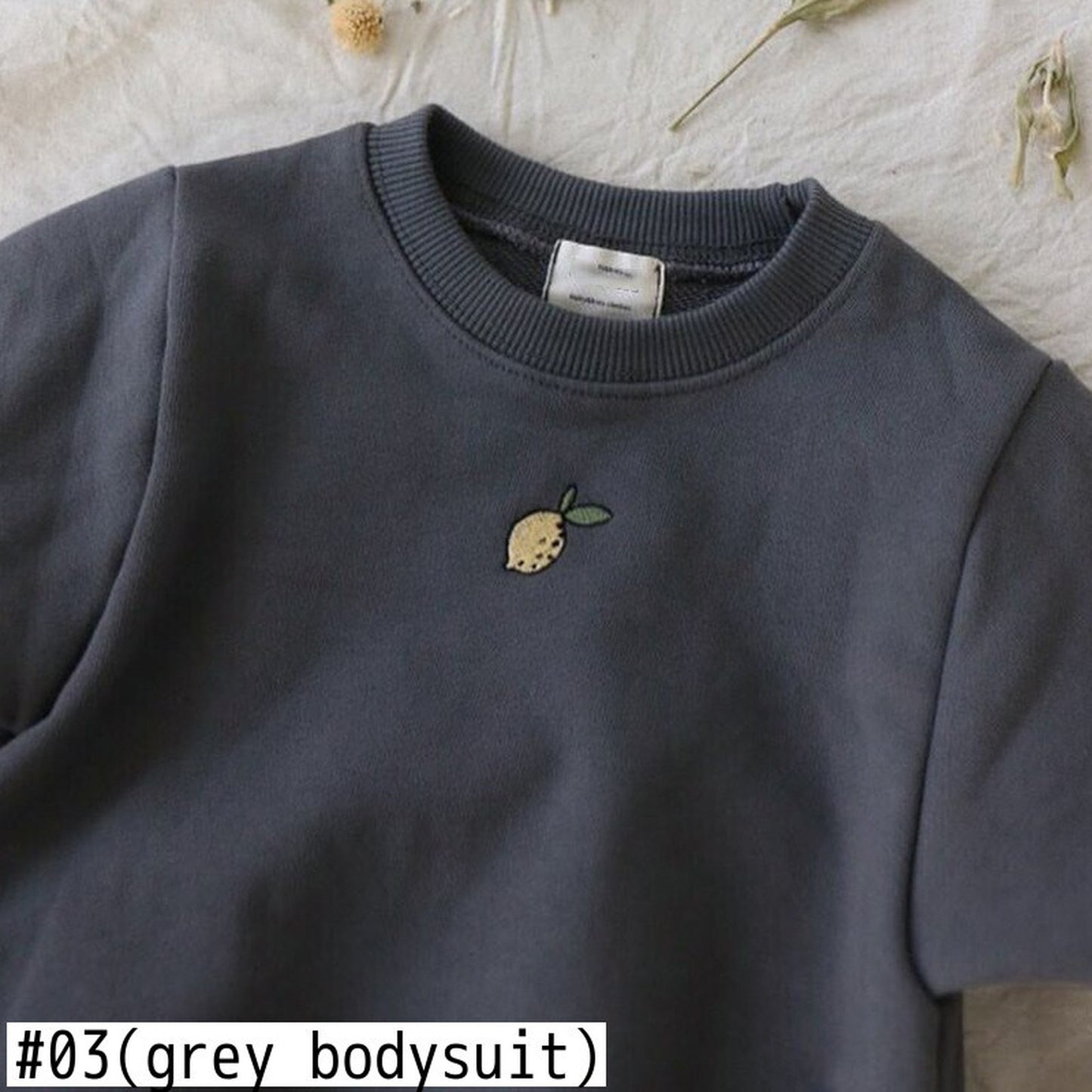 -ベビーロンパース レモン刺繍ワンポイント 長袖ボディスーツ グレー/ホワイト/ピンク/3カラー - mamahalo shop - 長袖ロンパース -  べビー服 - 子供服 - 男の子 - 女の子